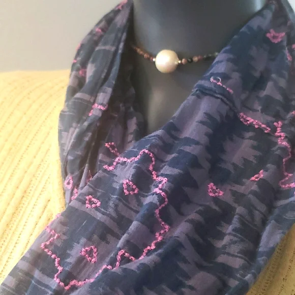 SCARF - Picture 2 of 8